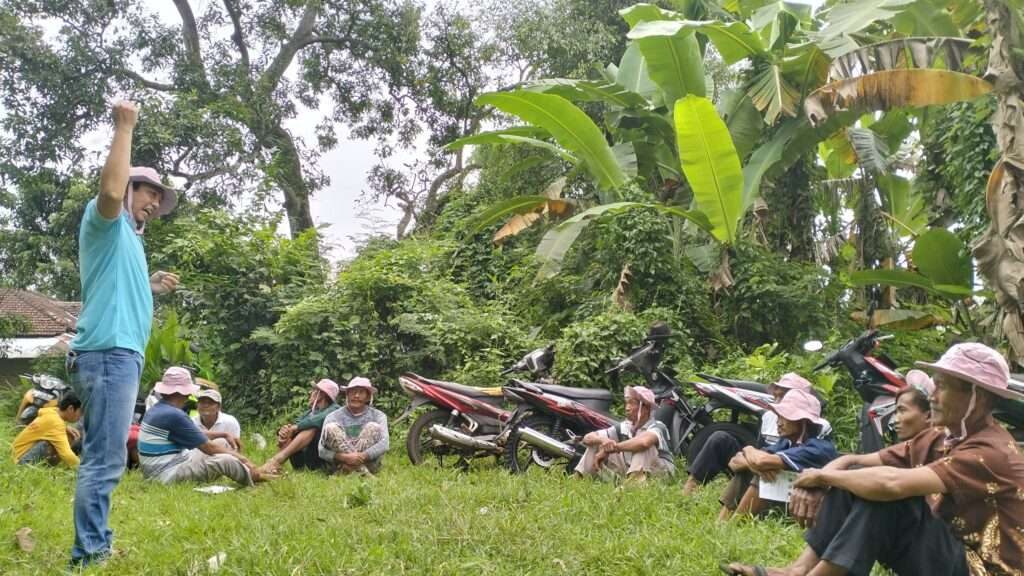 Foto 1, Product Training dan Farmer Field Day herbisida selektif jagung di Mojokerto
